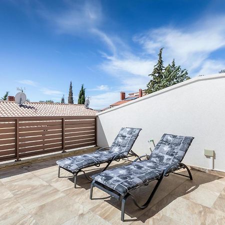 1 Bedroom Cozy Apartment In Barbariga Εξωτερικό φωτογραφία