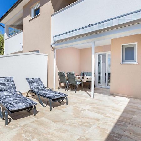 1 Bedroom Cozy Apartment In Barbariga Εξωτερικό φωτογραφία