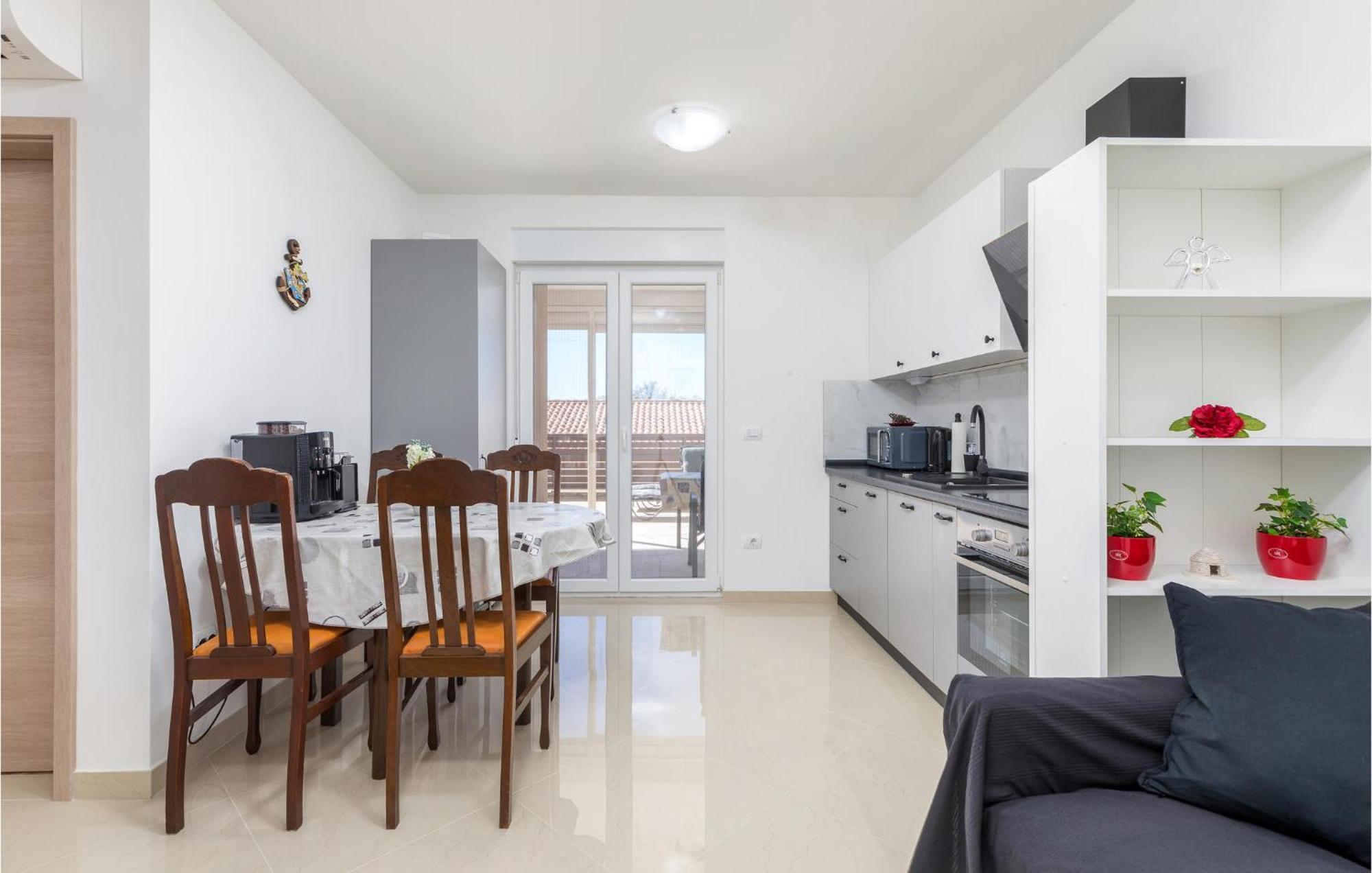 1 Bedroom Cozy Apartment In Barbariga Εξωτερικό φωτογραφία