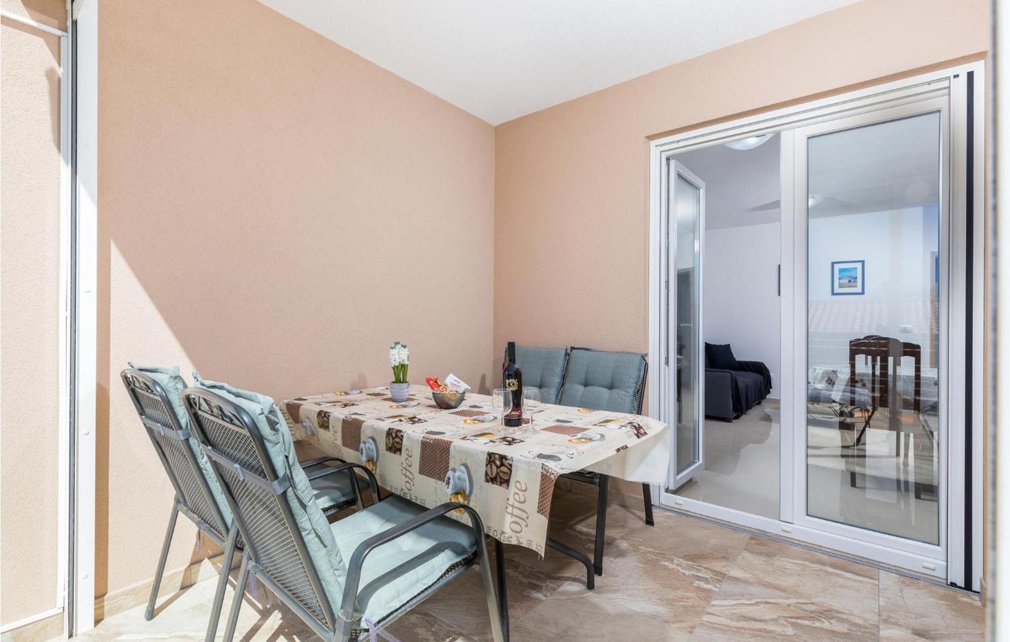 1 Bedroom Cozy Apartment In Barbariga Εξωτερικό φωτογραφία
