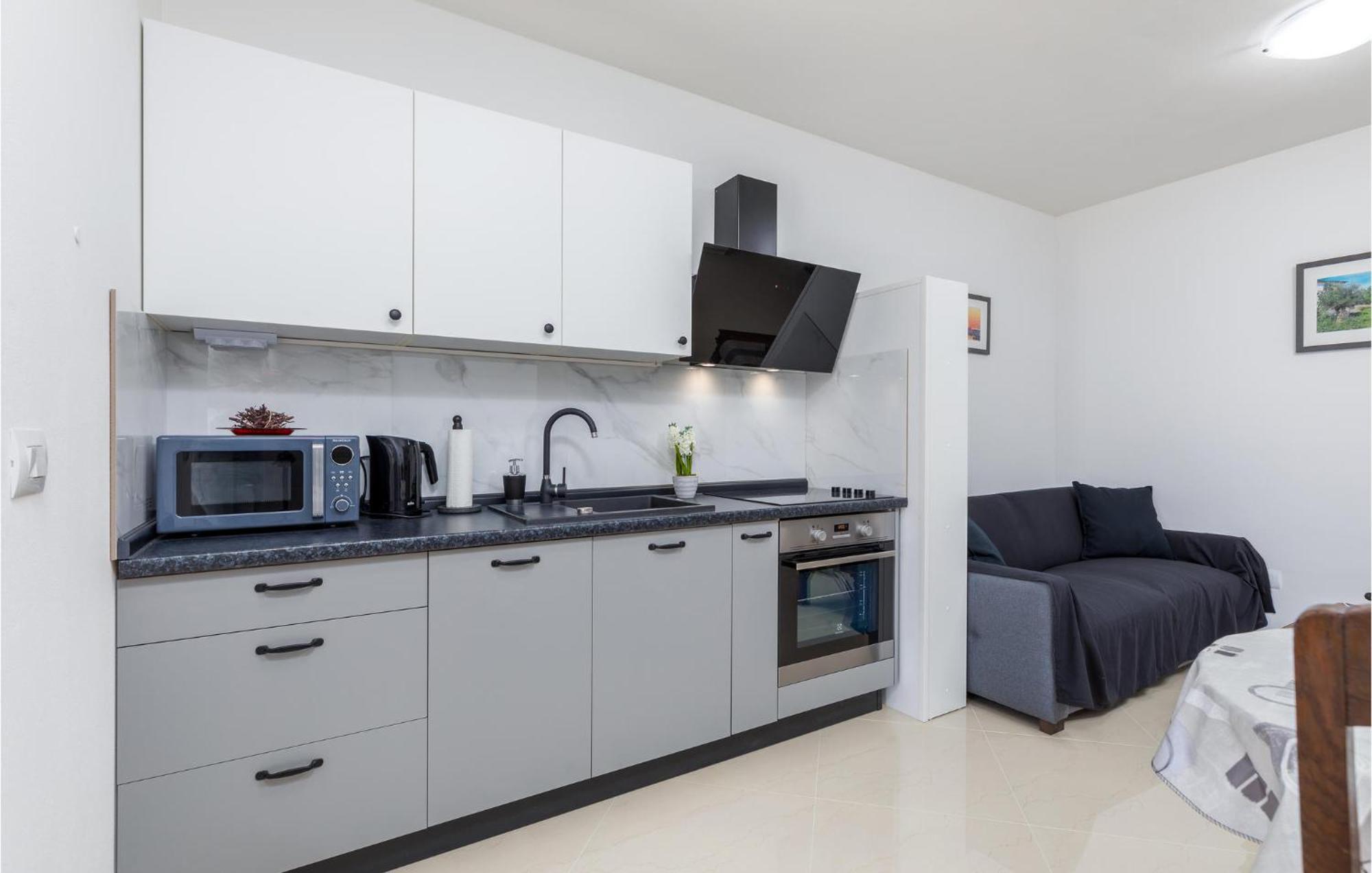 1 Bedroom Cozy Apartment In Barbariga Εξωτερικό φωτογραφία