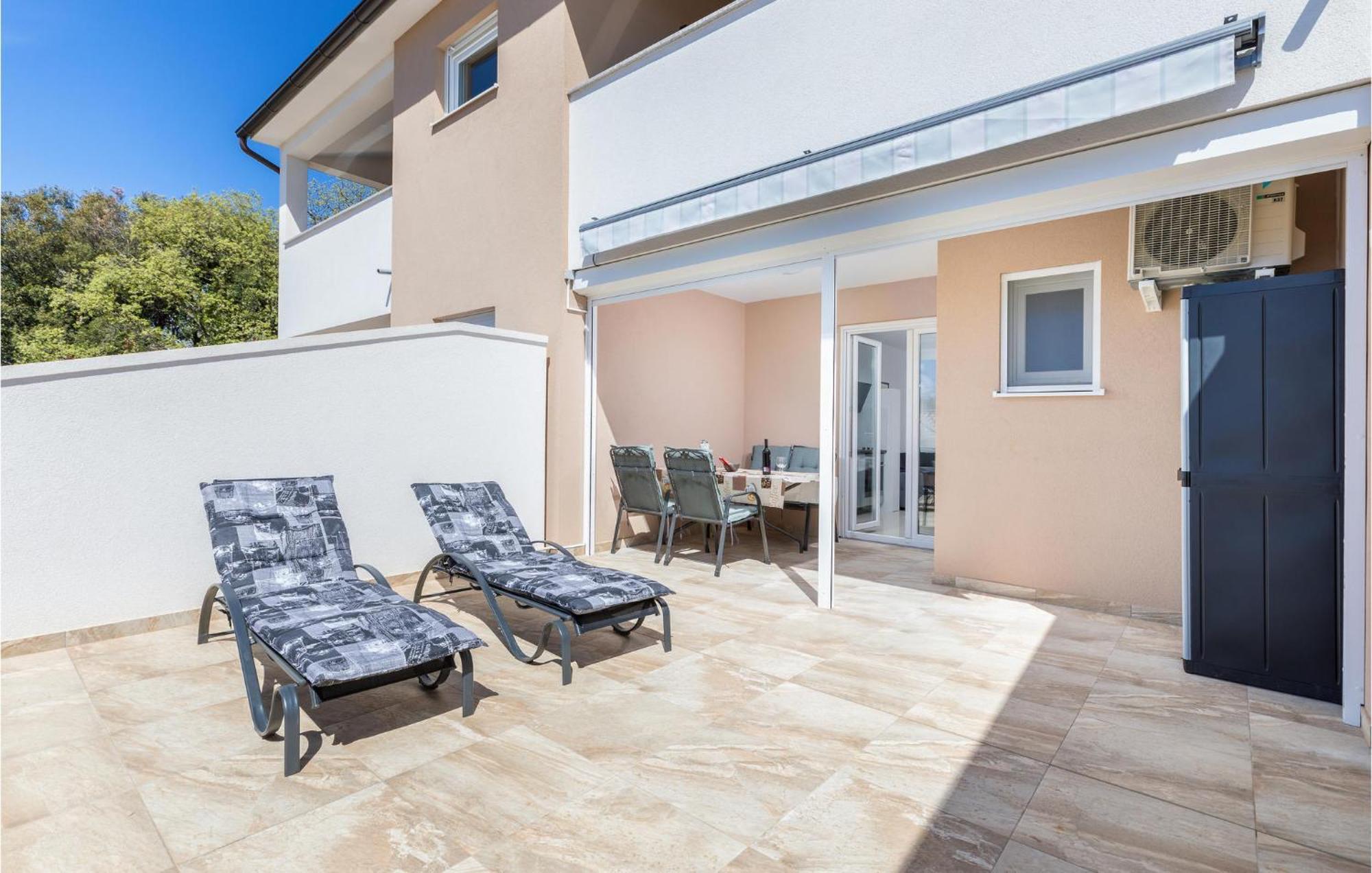 1 Bedroom Cozy Apartment In Barbariga Εξωτερικό φωτογραφία