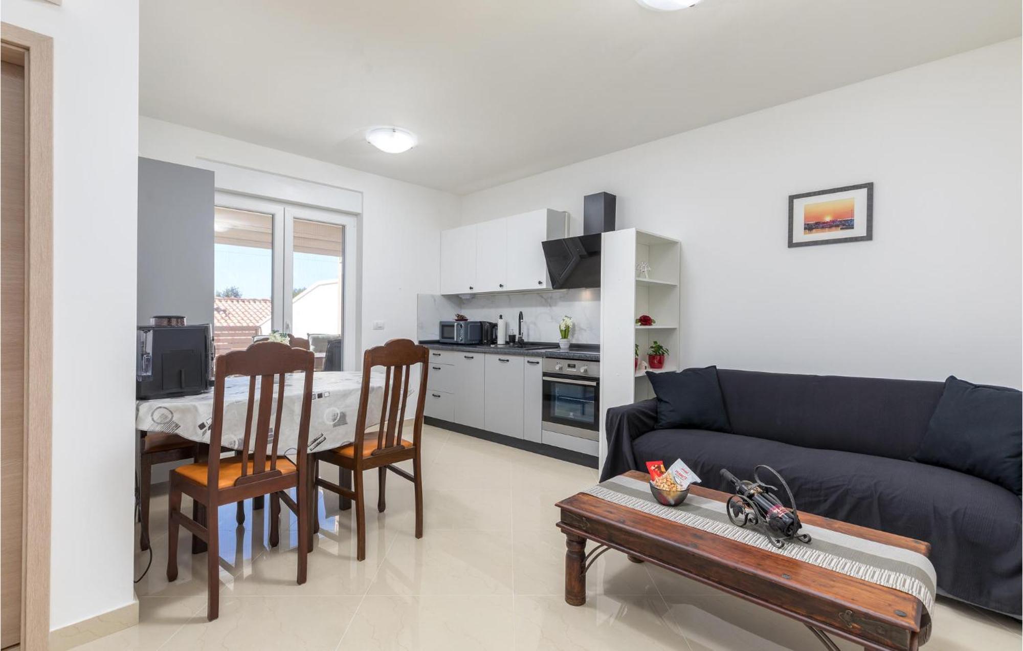 1 Bedroom Cozy Apartment In Barbariga Εξωτερικό φωτογραφία